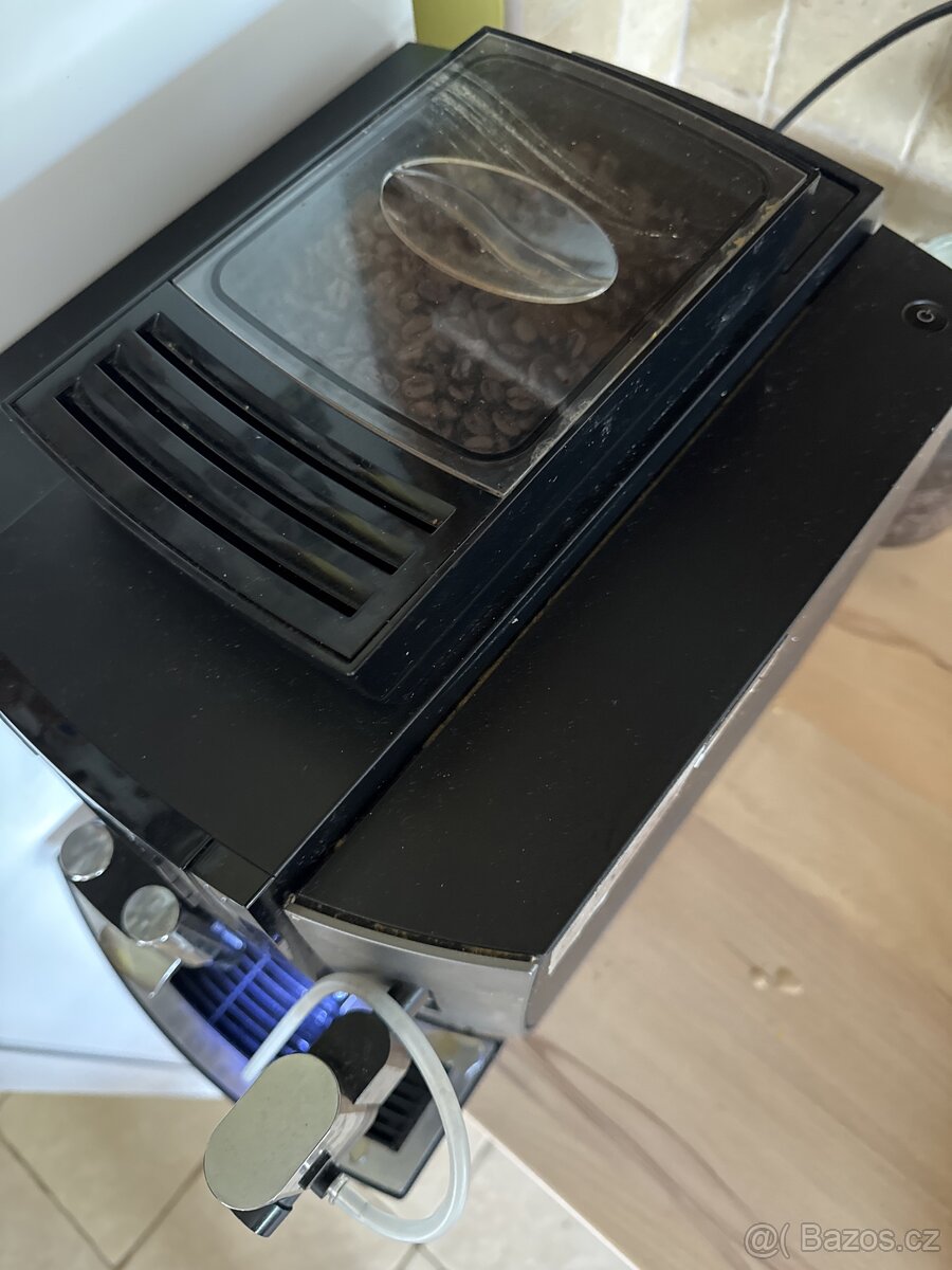 Presovač Jura We8 - 4