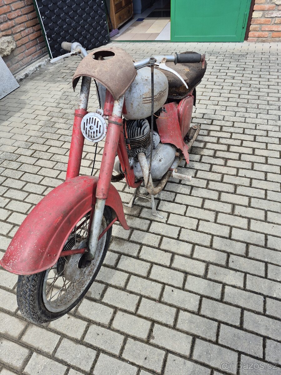 Jawa 250 - 4