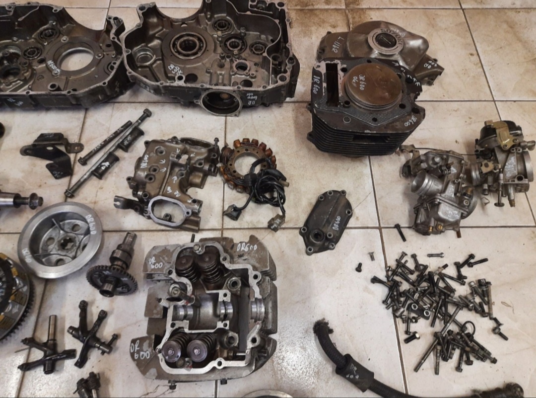 Suzuki dr 600 díly motoru dr600 - 4