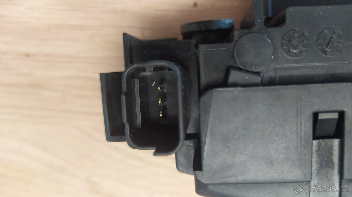 Peugeot 308 zámek kufru originál novy - 4