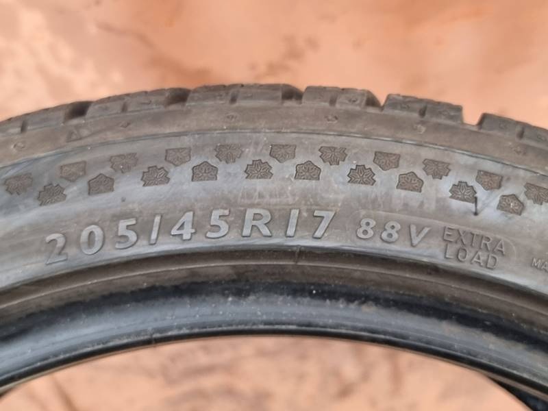 Zimní Dunlop 205/45/17 XL - 4