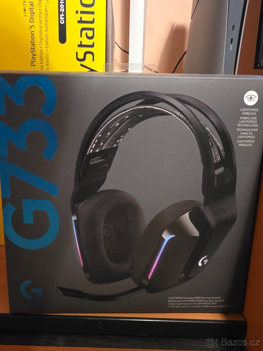 PlayStation 5 30th Anniversary Edition + Logitech G733 - 4