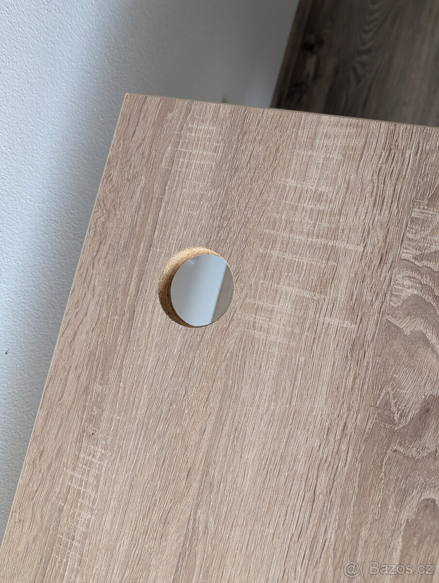 Kancelářský stůl - 4