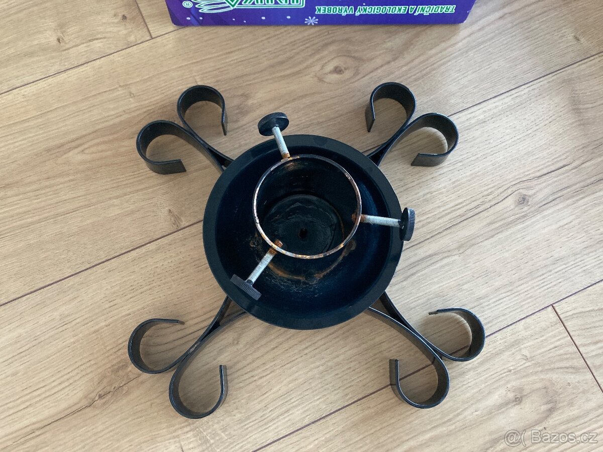 Kovový stojan na vánoční stromeček - 4