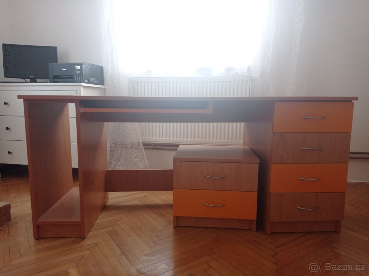 Šatní skříň, psací stůl, postel a poličky - 4