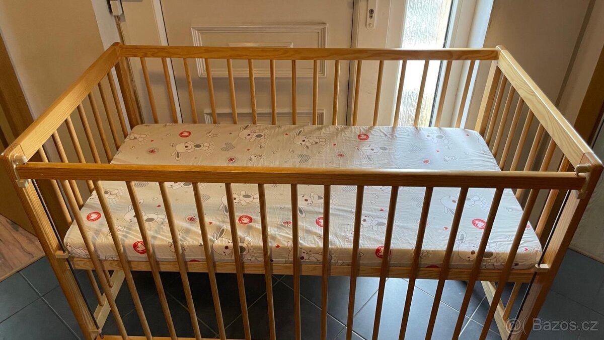 Dřevěná dětská postýlka české značky - 4