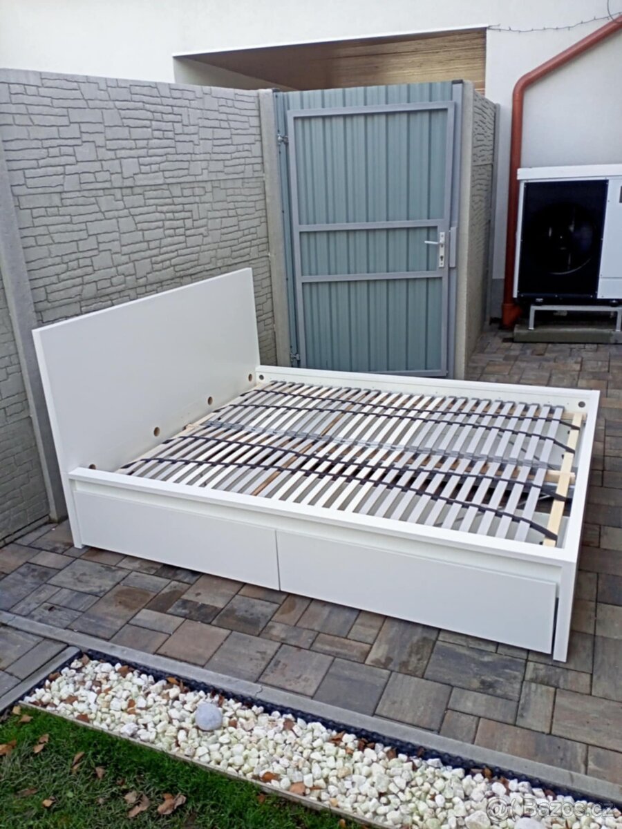 Prodám manželskou postel IKEA 180cm x 200cm - 4