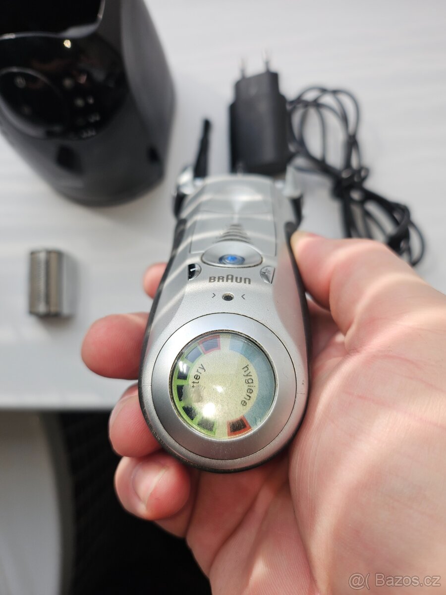 Holící strojek Braun - 4