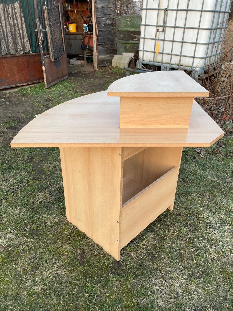 ROHOVÝ POČÍTAČOVÝ STOLEK. - 4