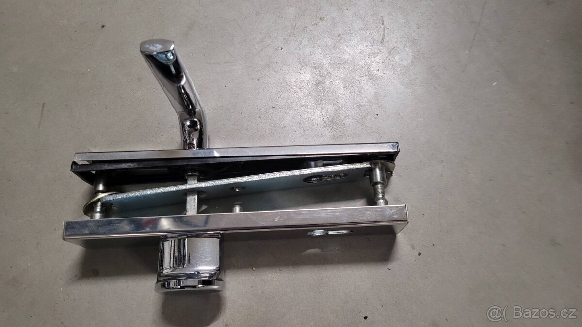 Dveřní bezpečnostní kování - 4