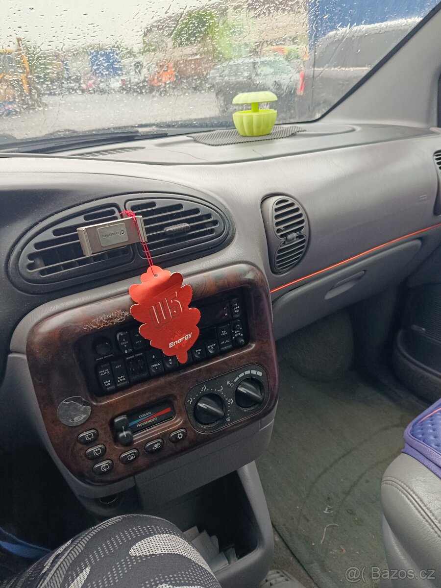 Prodám Chrysler Voyager rok výroby 2000, 2,5 TDI - 4