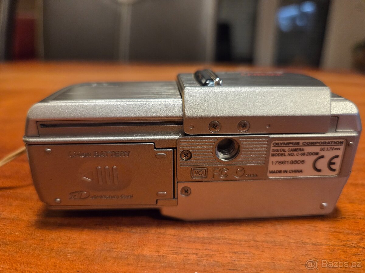 OLYMPUS C-60, ZOOM Camedia - 4