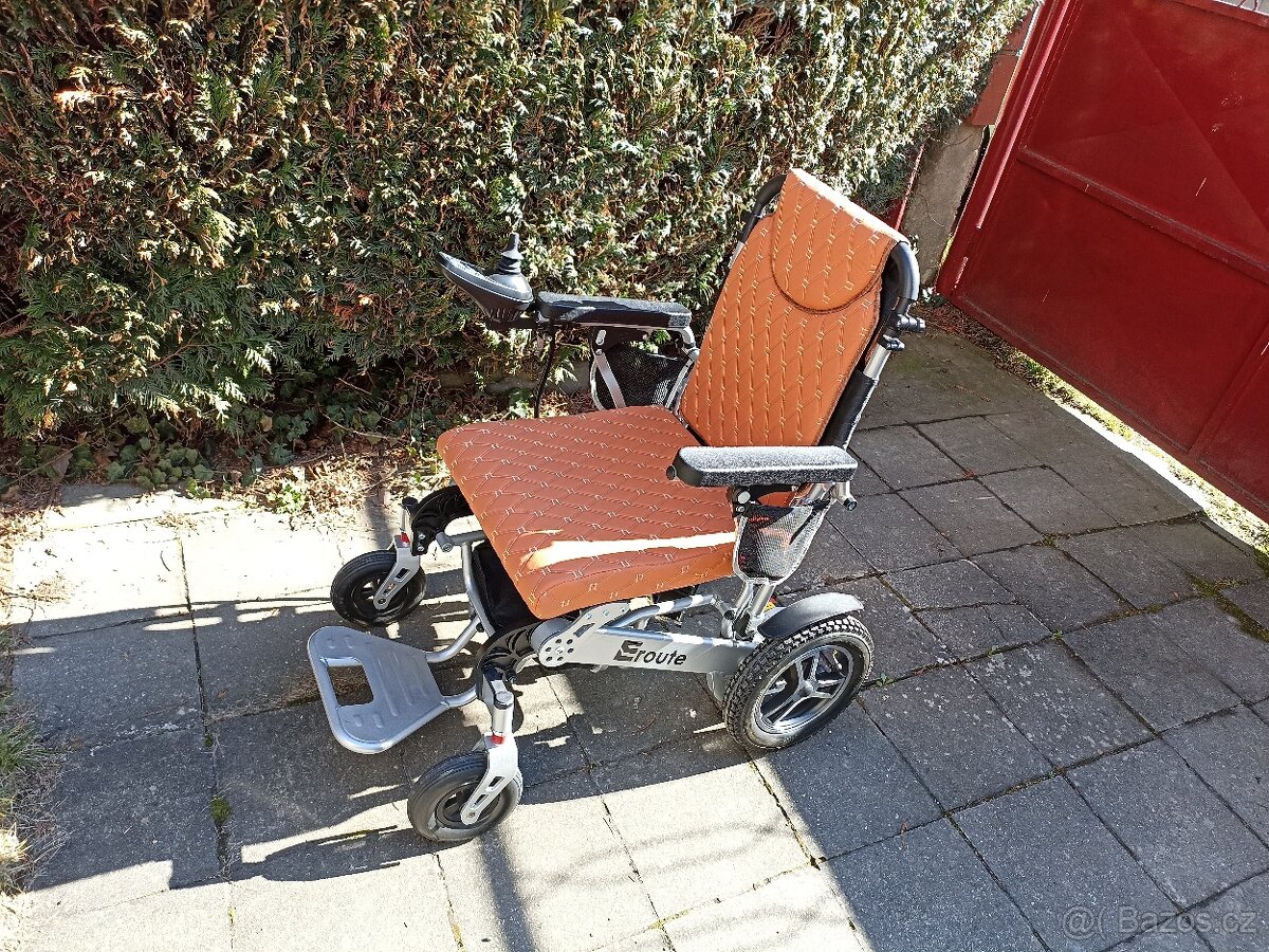 Prodám skládací elektrický invalidní vozík - 4