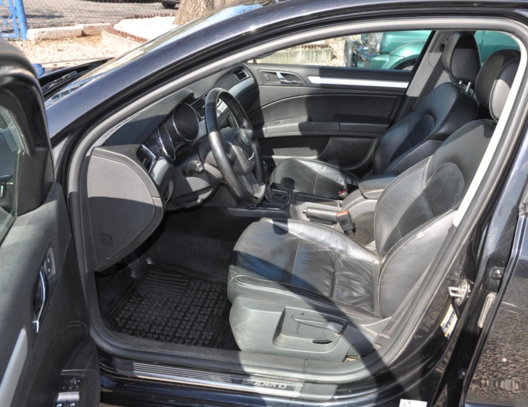 Superb 2.0TDi 125kW Kůže - 4