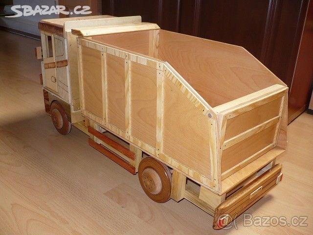 Dřevěný model scanie - 4