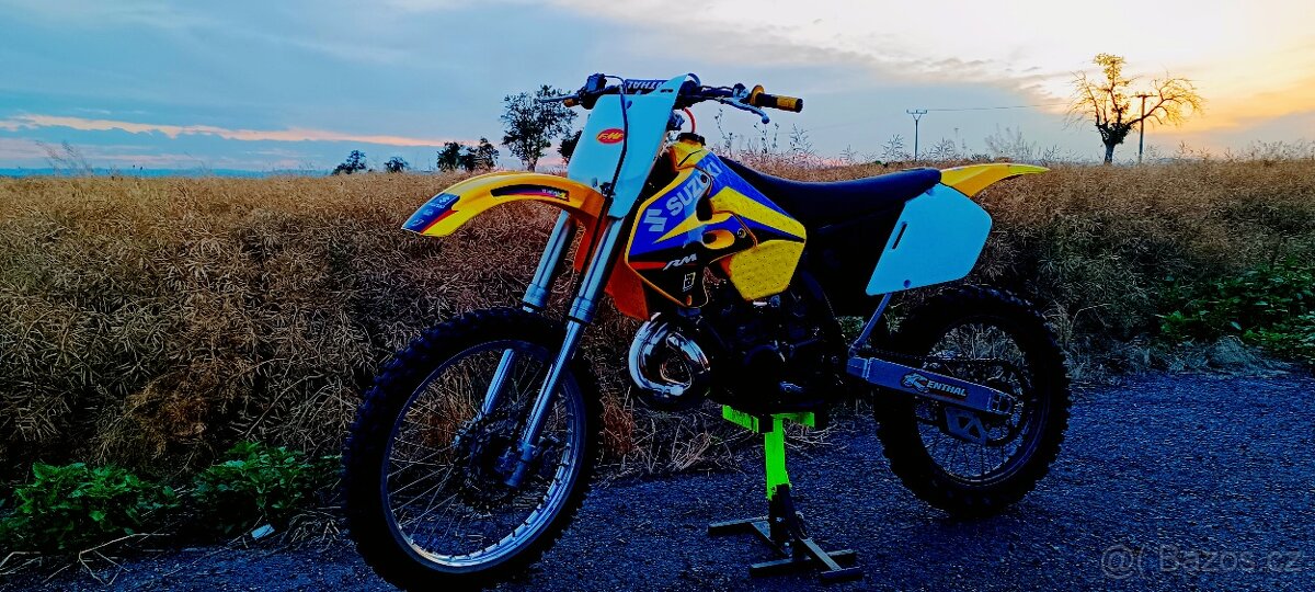 Suzuki RM 250 2t rok 1999 top stav