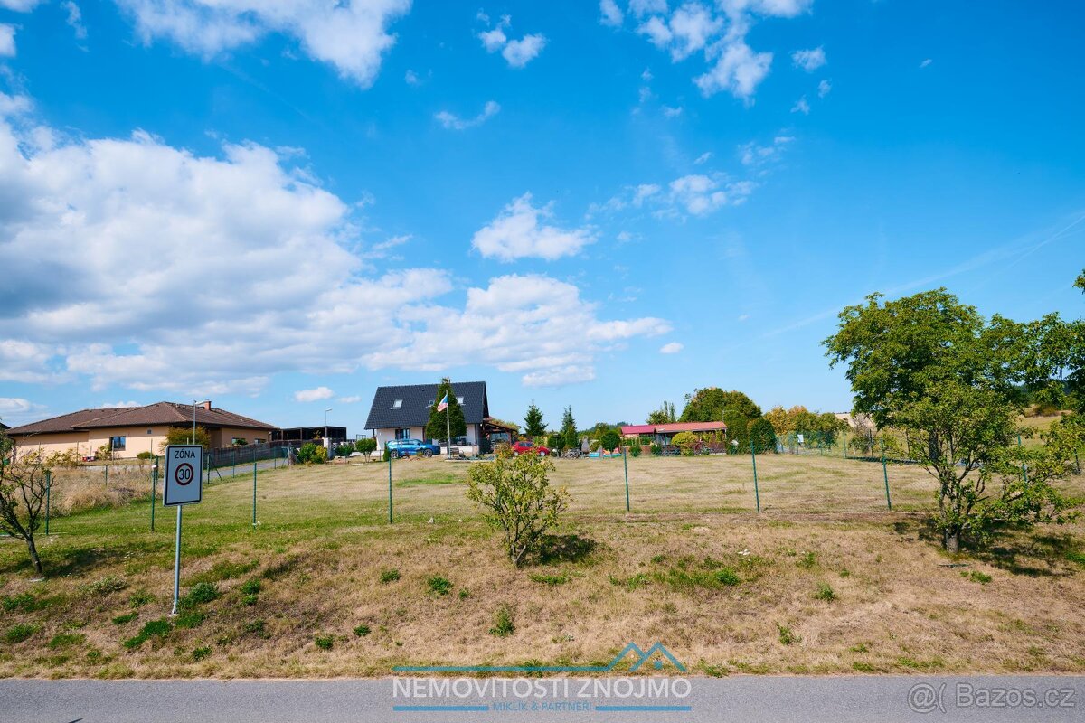 Stavební pozemek 1168 m2 u Příbrami krásný výhled, sítě na h - 4
