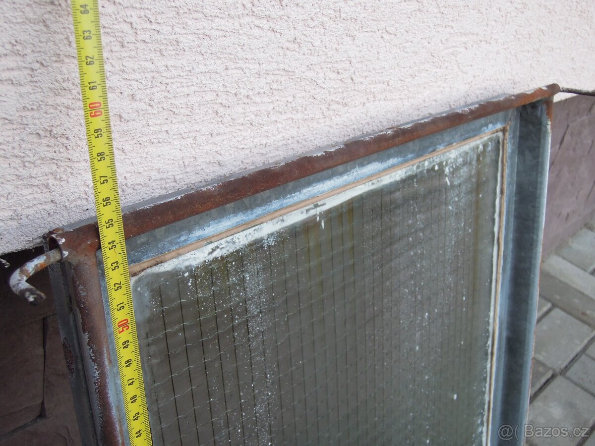 Střešní výlezové okno - výlez ke komínu - 4