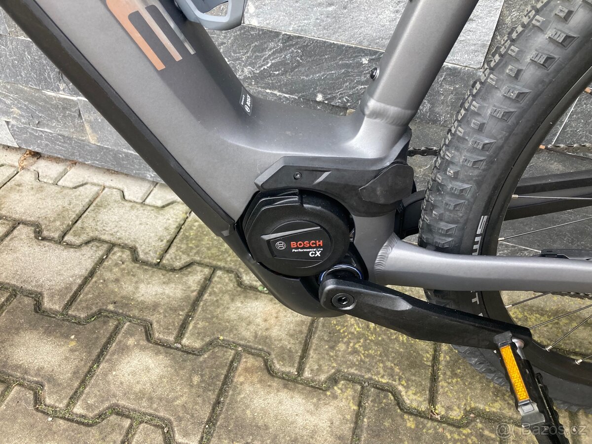 Horské elektrokolo Cube- rám XL - bat. 750wh - 4