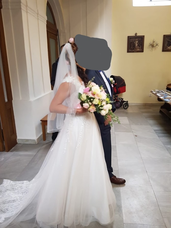 svatební šaty, ručně šité ve svatebním salónu - 4