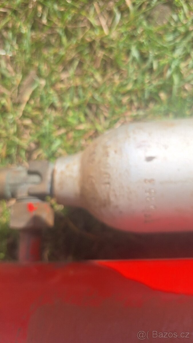 Starý hasicí přístroj. - 4