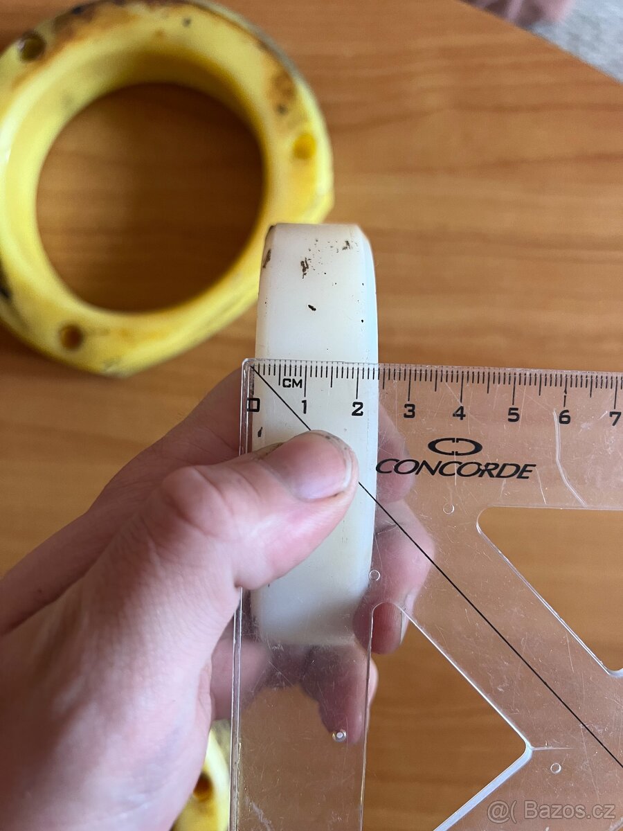 Podložky pod tlumiče Subaru Legacy BP/BL - 4