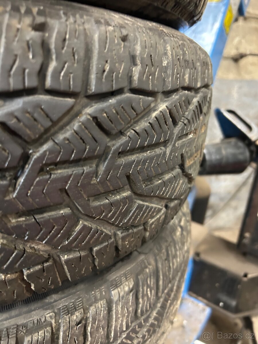 Zimní pneu 215/65/17 - 4