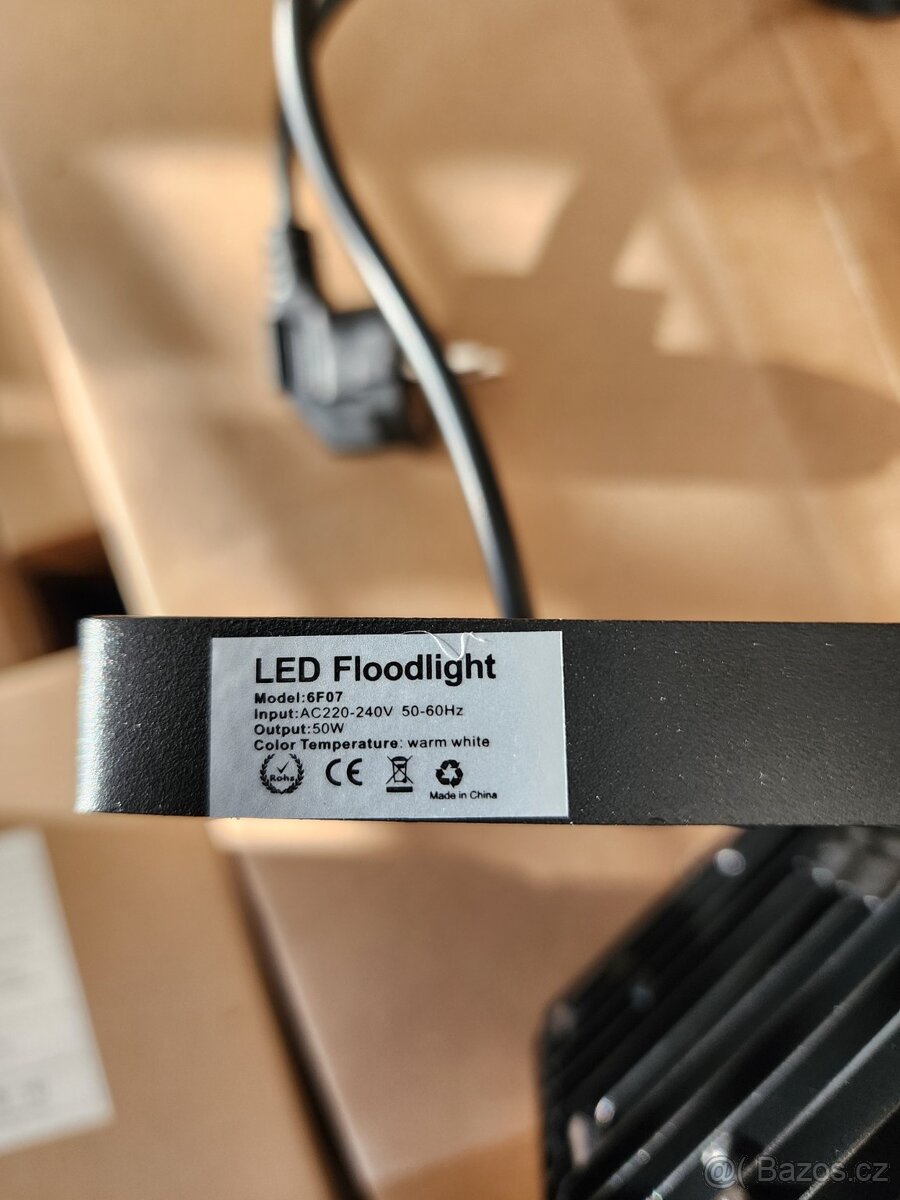 LED reflektor 50W – teplá bílá - 4