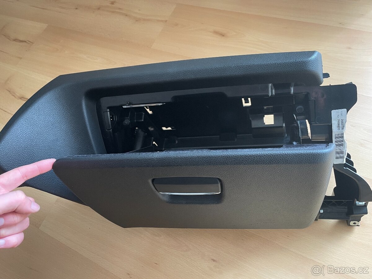 Kastlík u spolujezdce BMW 1 (e87) - 4