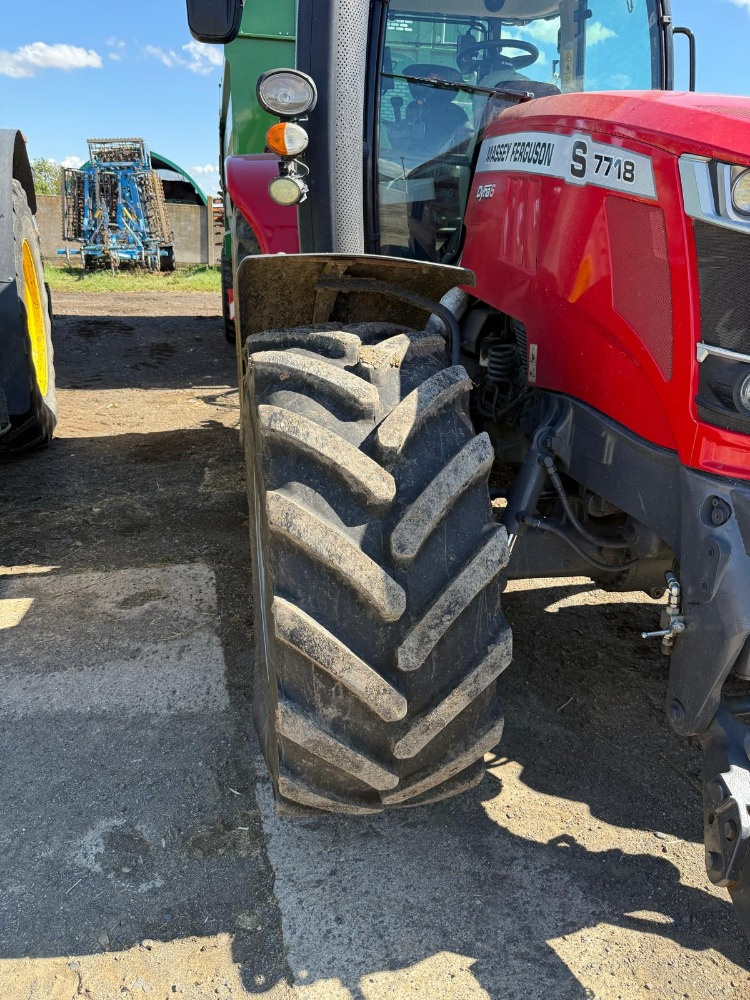 Traktor Massey Ferguson MF 7718 S MR Dyna6 EFFICIENT - 4