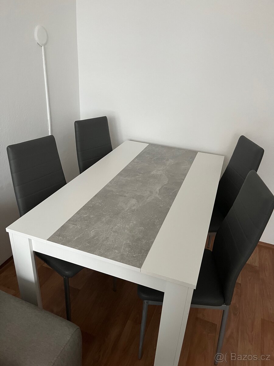 Jídelní stůl se židlemi - 4