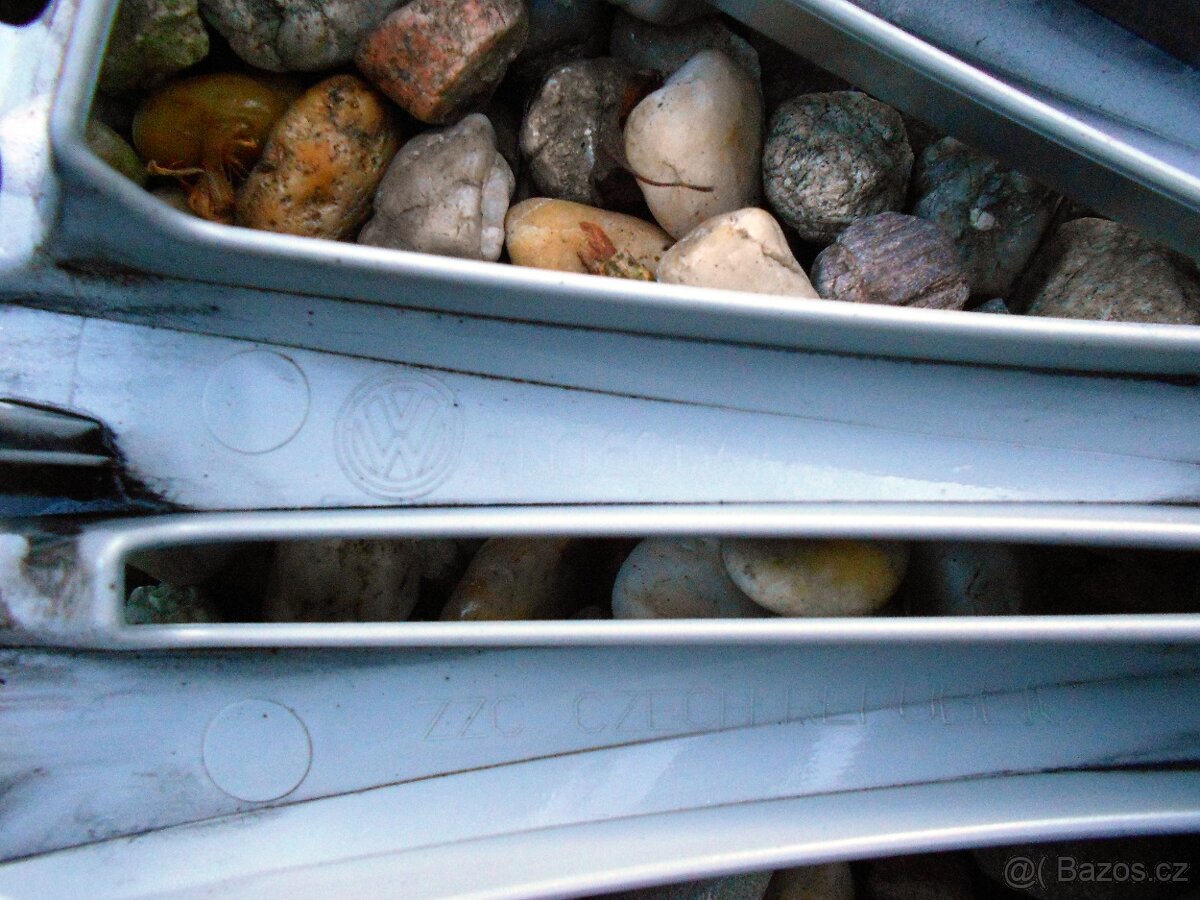 Prodám originál poklice 16 VW - 4