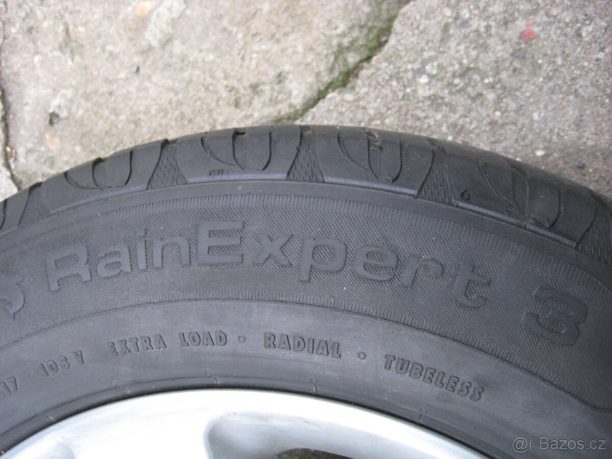 Alu disky s letním pneu originál VW R 17 - 4