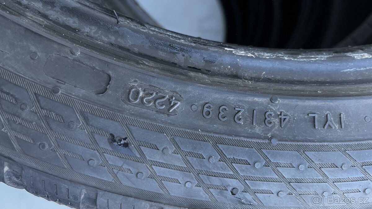 4x - zimní pneu - 225/45 R19 96V - NOKIAN - 6mm - 4