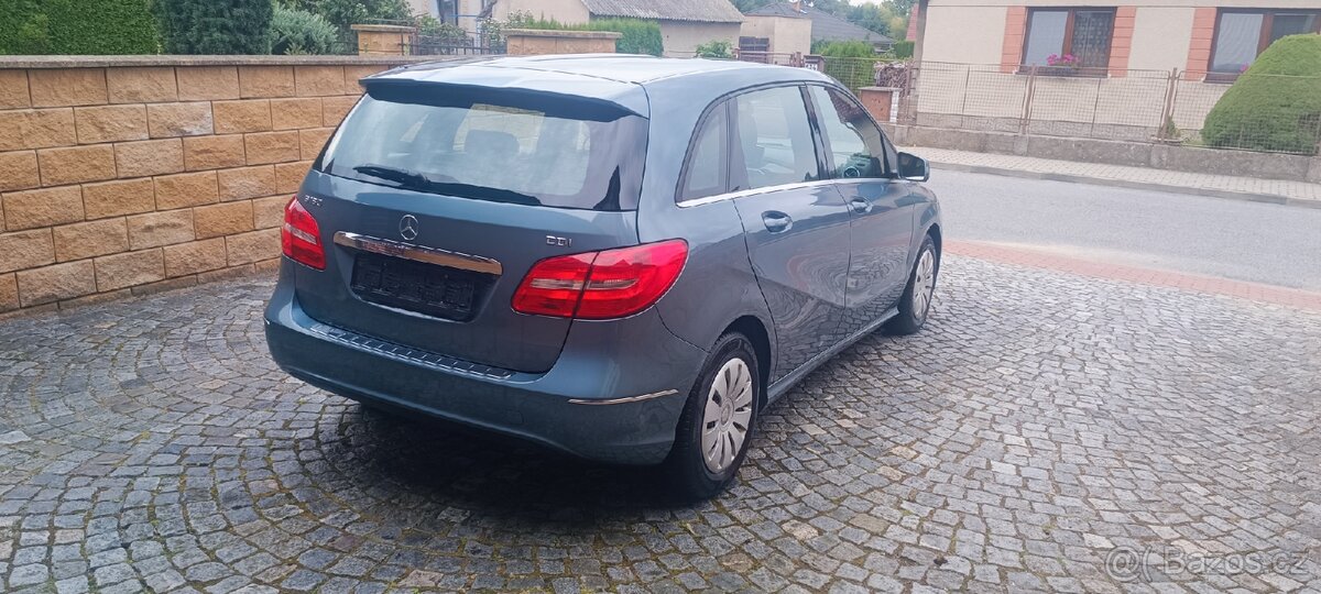 Mercedes-Benz B180CDI,r.v. 2014,nehavarovaný,nelakovaný,TOP - 4