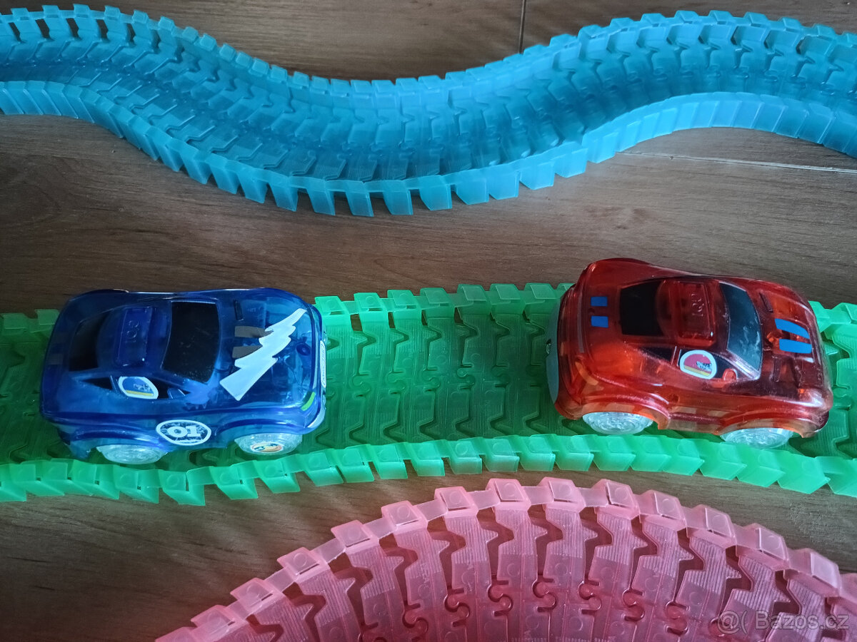 Skládací dráha a dvě auta - 4