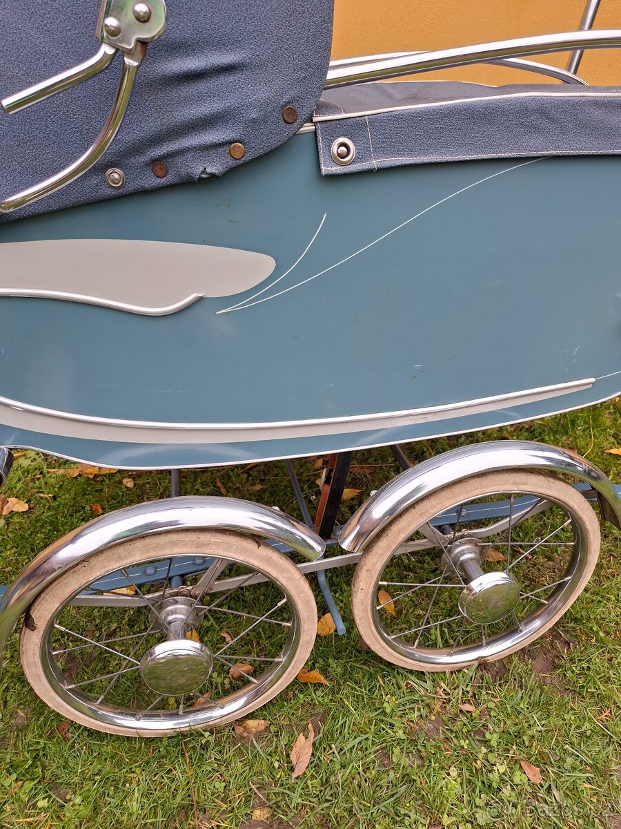 Starožitný kočárek pro miminko č. 203 - 4