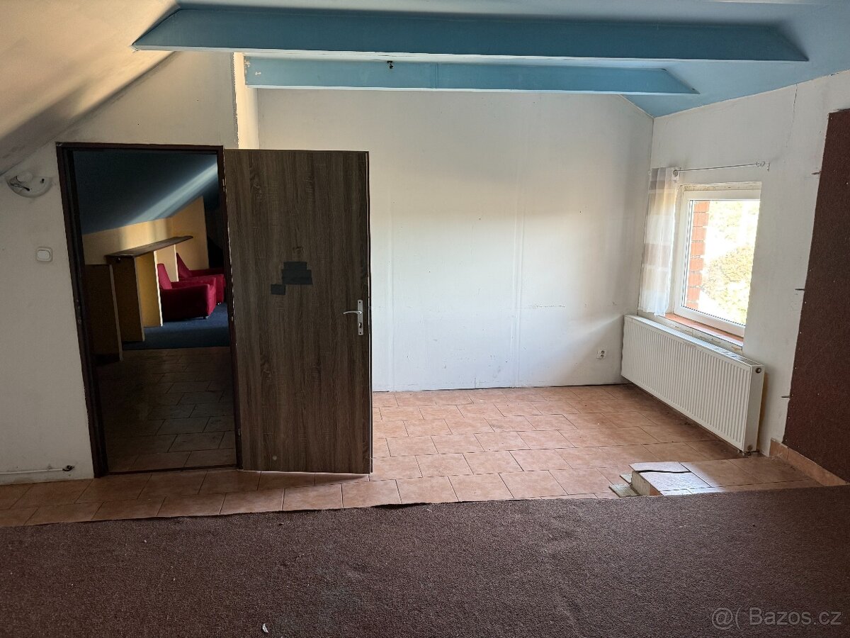 bývalá součást hradu - dům - 4