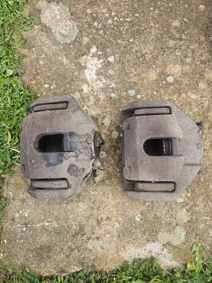 Těhlice, Třmen, Náboj kola, brzdiče BMW E60 E61 - 4