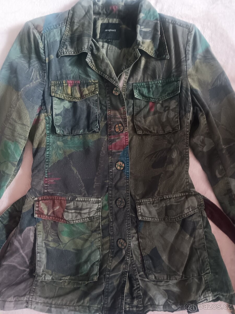 Desigual luxusní kabátek vel.38 - 4