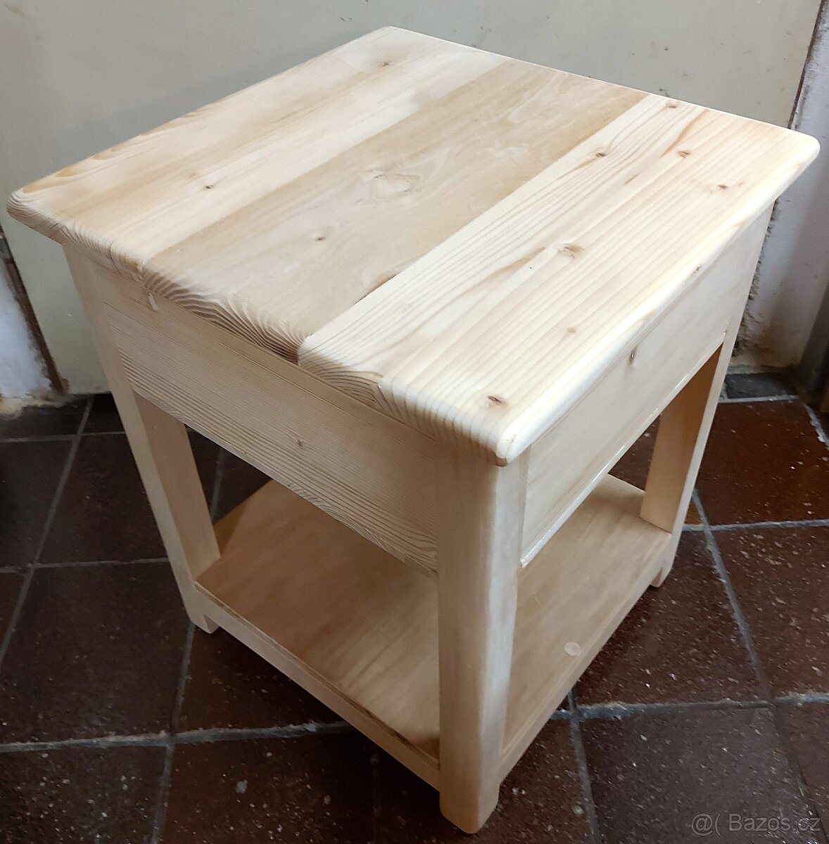 Stolička s úložným prostorem. - 4