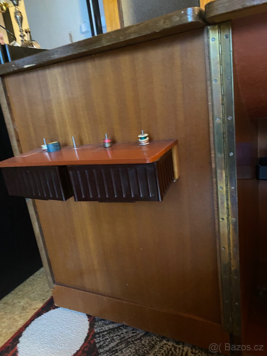 Retro šicí stroj - 4