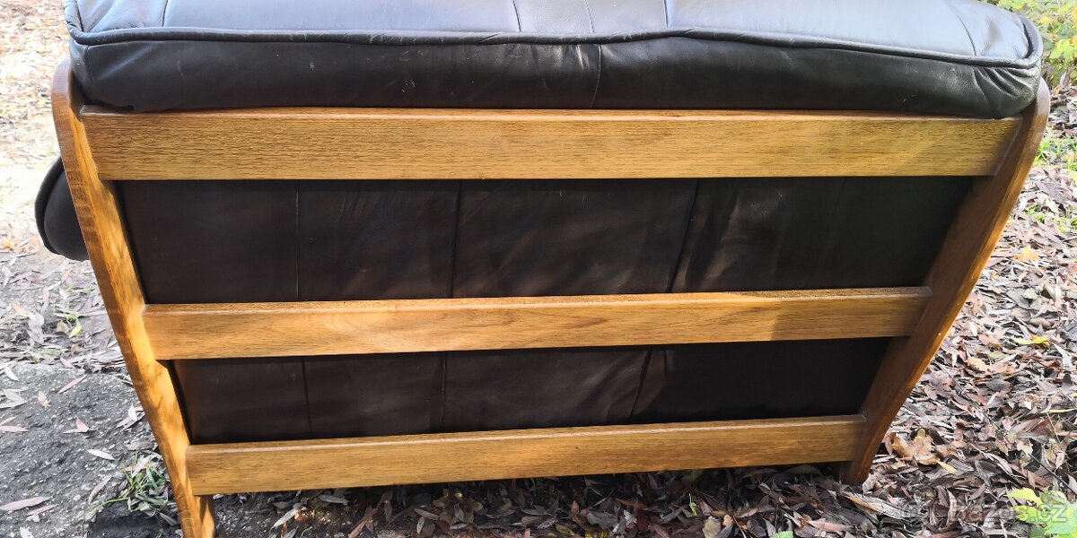 Kožená dvojsedačka s masivním dřevem TOP STAV - 4