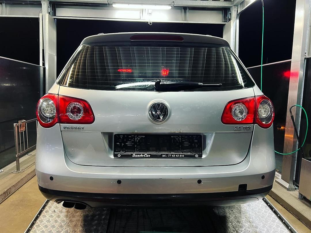Vůz na náhradní díly VW Passat B6 kombi 2006 BKP HDV LA7W - 4