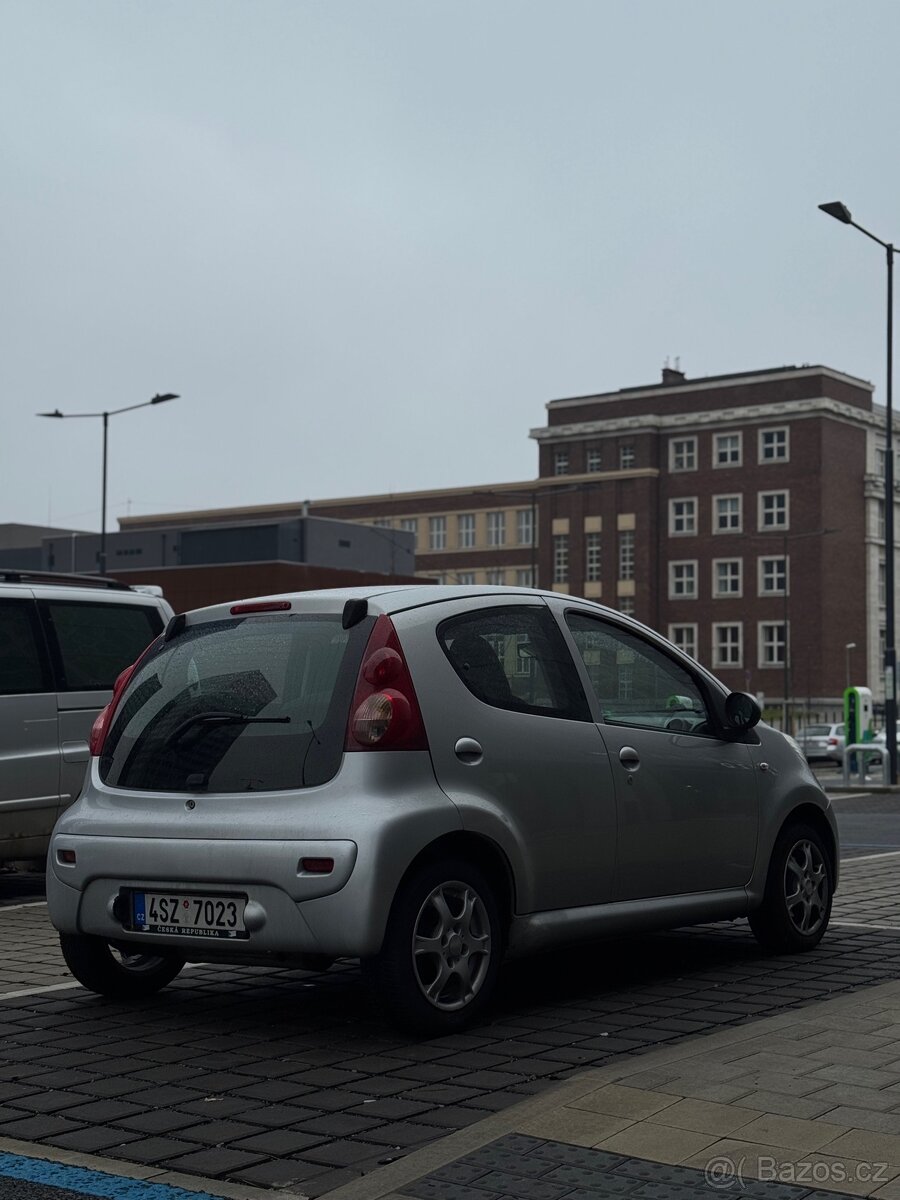 Peugeot 107, 1.0 , rok 2006 - 4