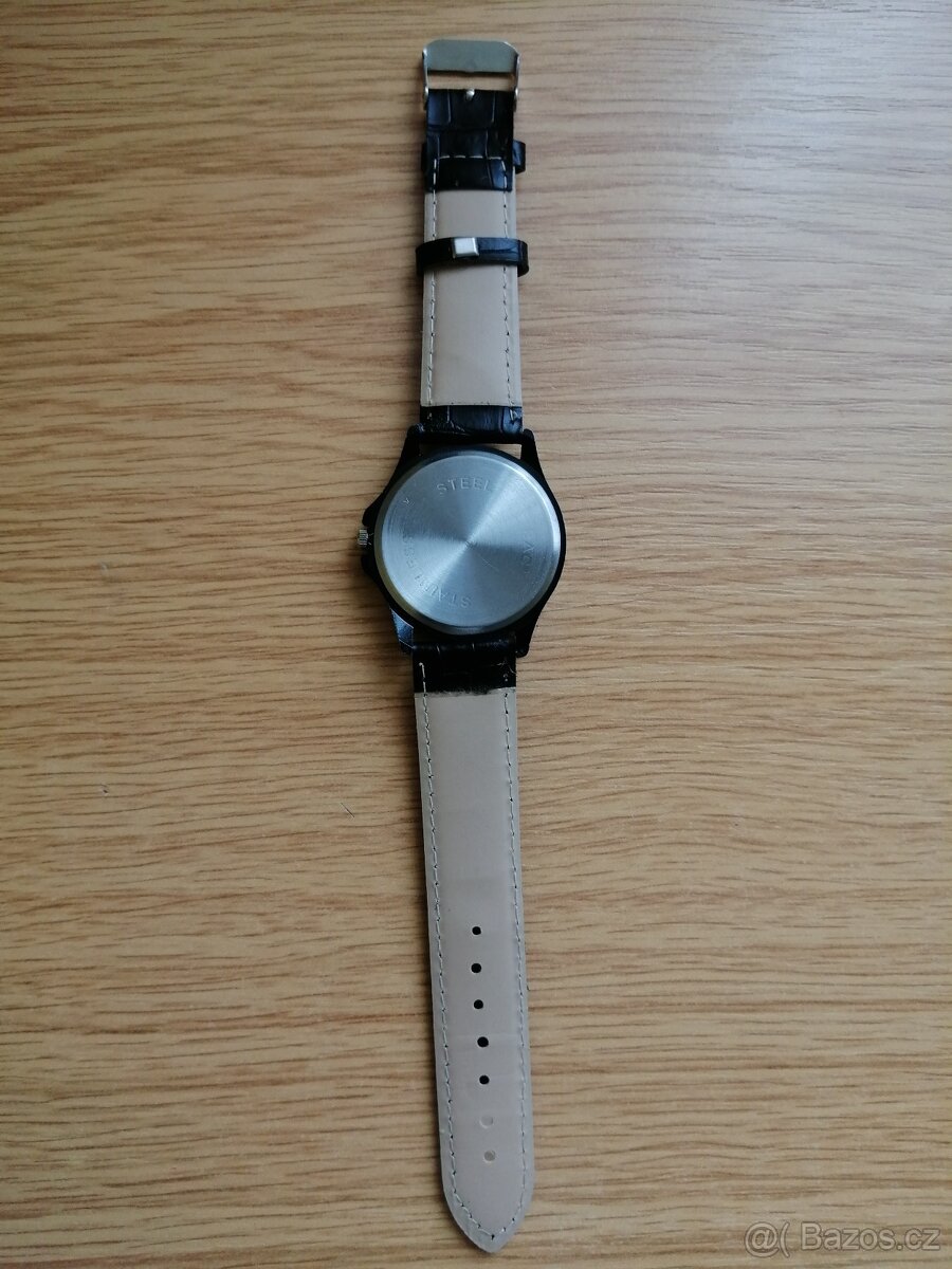 Dámské hodinky zdobené kamínky - 4