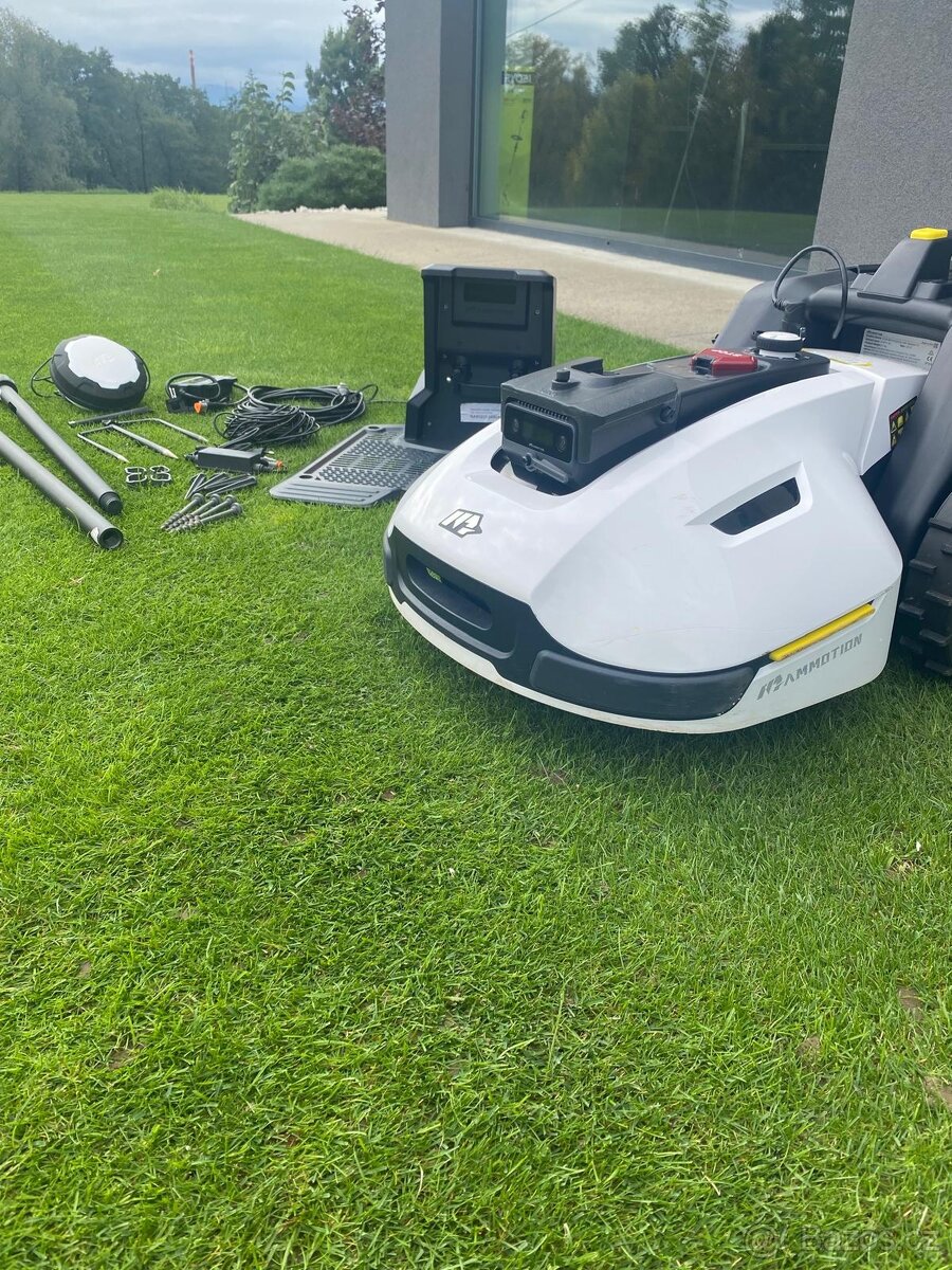 YUKA 2000 s košem (Robotická sekačka s GPS) - 4