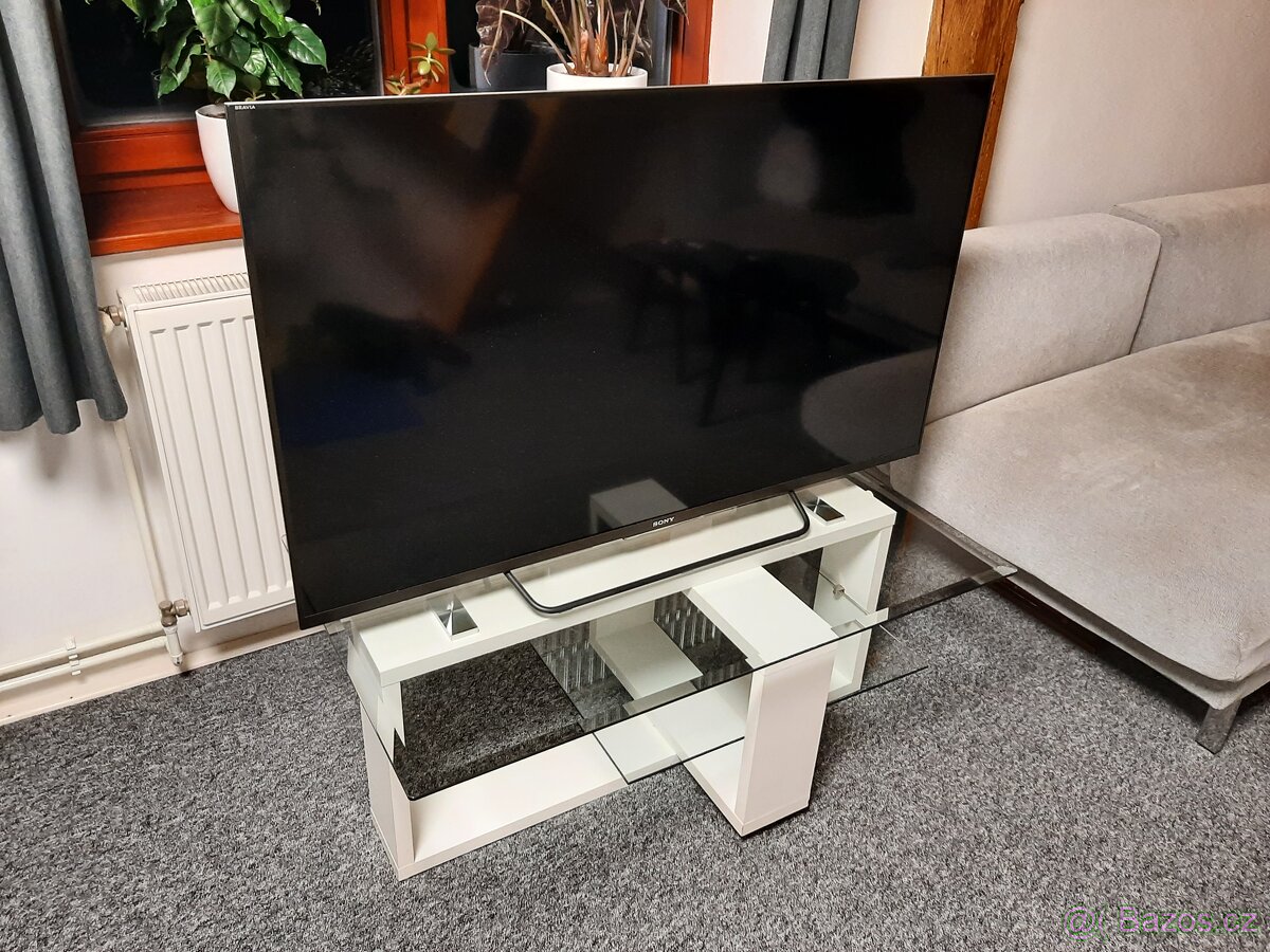 Skleněný konferenční stolek - 4