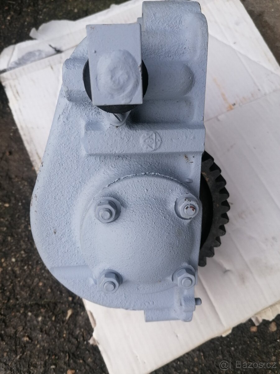 Praga V3S PV3S M1 M2 boční vývod na čerpadlo - 4