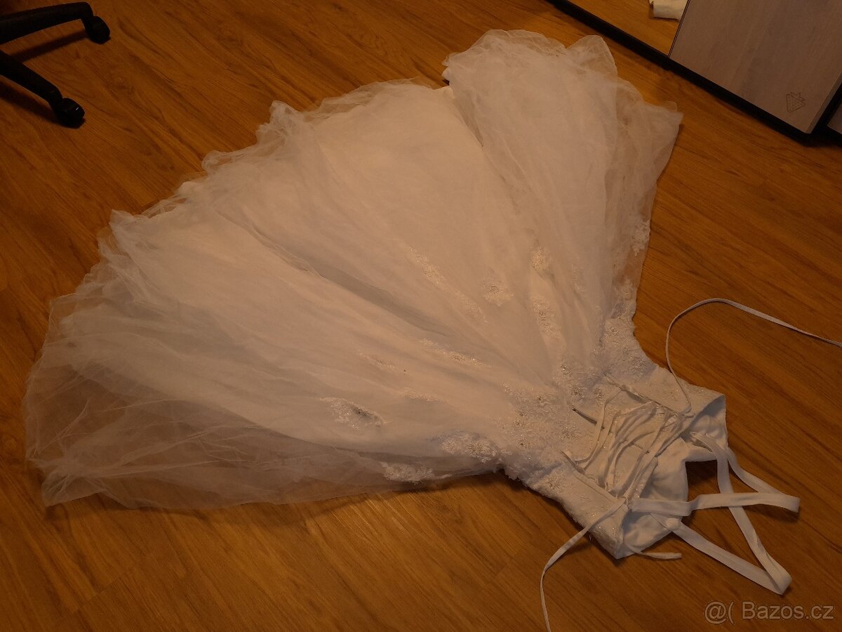 Korzetové svatební šaty - vhodné třeba na divadlo - 4